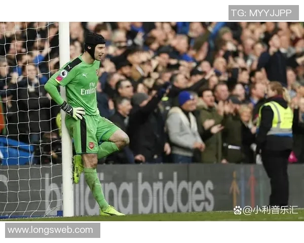 从白大褂到绿茵场医生如何逆袭成为足球明星的传奇之路