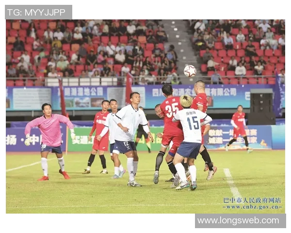 球迷欣赏足球明星精彩瞬间的视频集锦带你感受激情与荣耀 球迷欣赏足球明星精彩瞬间的视频集锦带你感受激情与荣耀